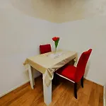 Free Breakfast- Cozy Roman Apartment Steps From The Colosseo